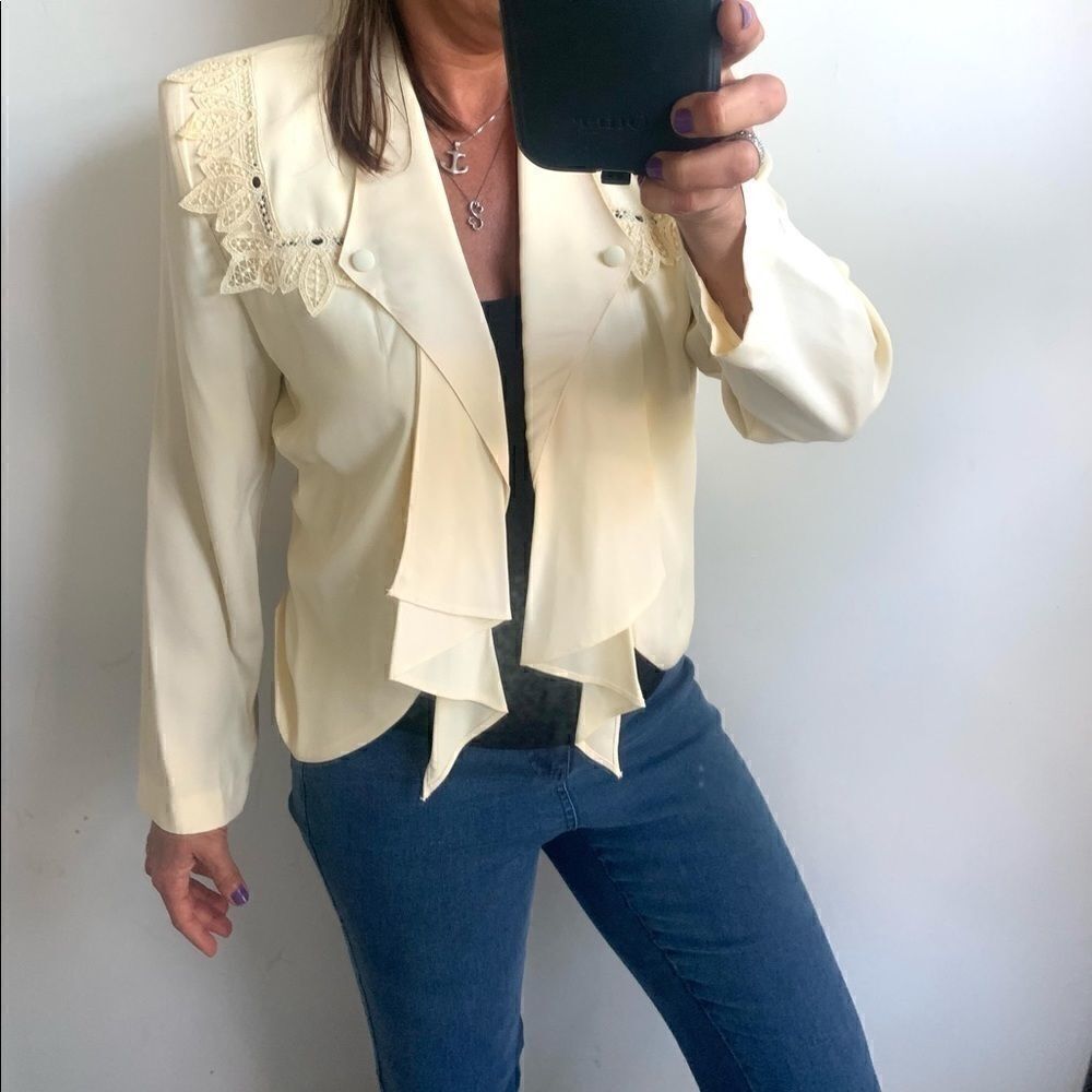 Vintage 80’s Cream Lace Open Back Flowy Jacket